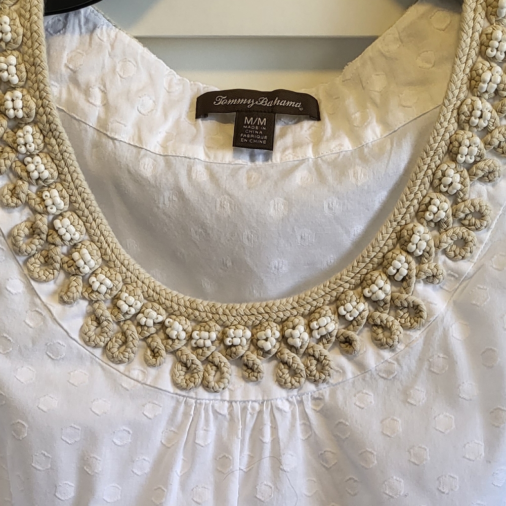 Tommy bahama white sleeveless  blouse  size M